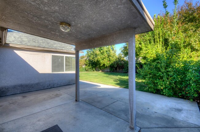 Building Photo - 5654 Violet Ave