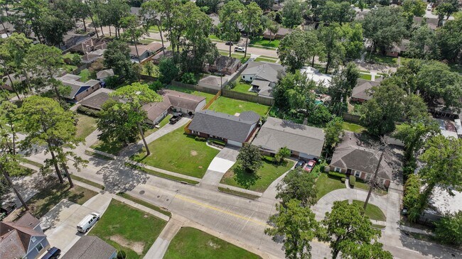 Building Photo - 10055 Westview Dr