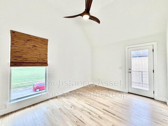 Building Photo - 2800 N McKinley Ave