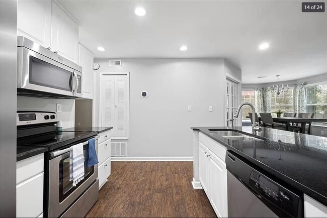 Building Photo - 614 Cypress Pointe St