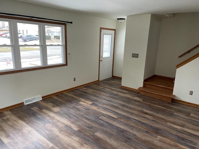 Building Photo - 9221-9223 W Morgan Ave - 9223