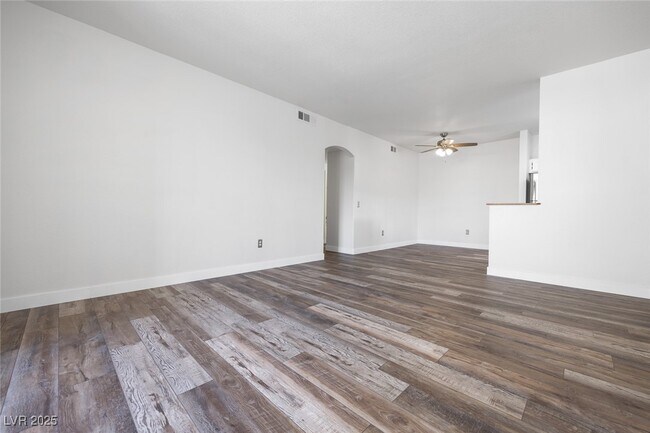 Building Photo - 1830 N Buffalo Dr