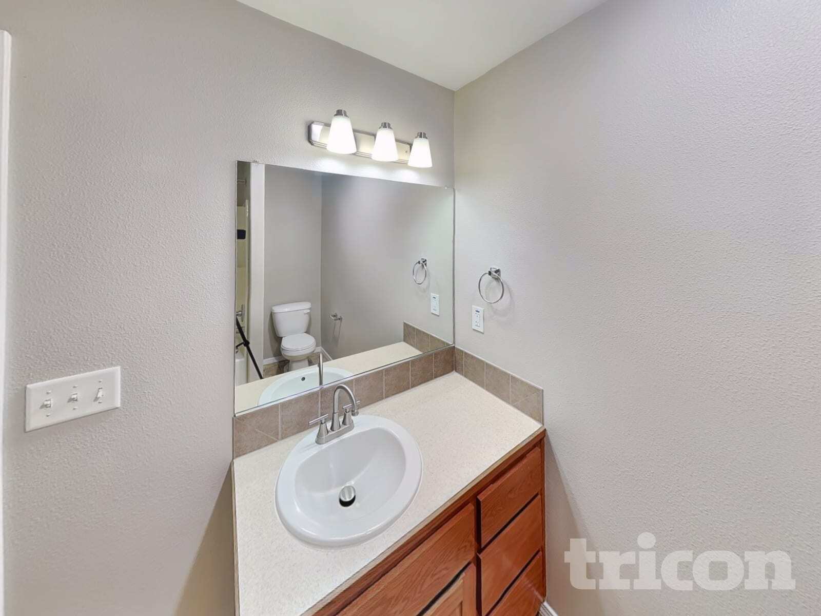 Building Photo - 1811 NE 89th Cir