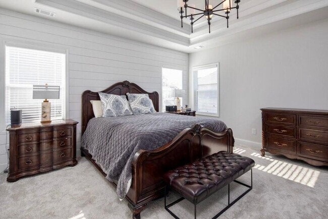 Building Photo - ONE MONTH FREE ON A 14 MONTH LEASE SPECIAL!! TOUR TODAY!