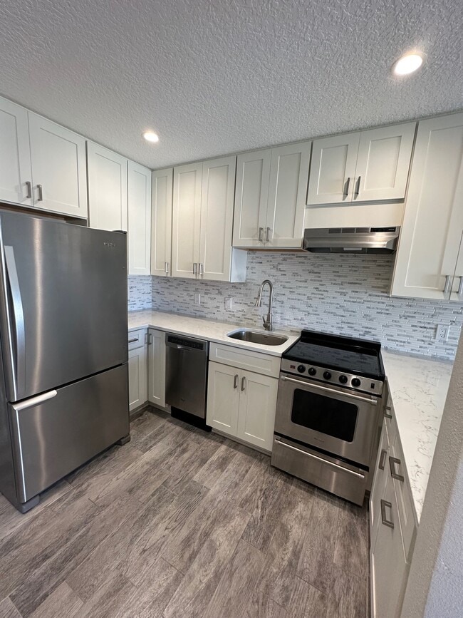 Building Photo - 541 S Peninsula Ave