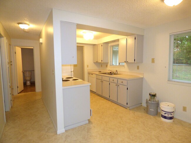 Building Photo - Cumjul05 - 1053-1055 Lansford Dr SE