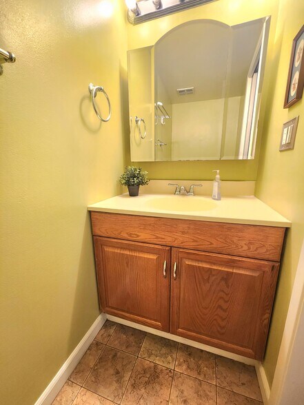 Half Bath 1 (1st floor) - 4634 Adobe River Ct
