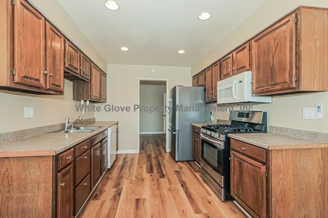 Building Photo - Great 3 Bedroom Rancho Cucamonga Home