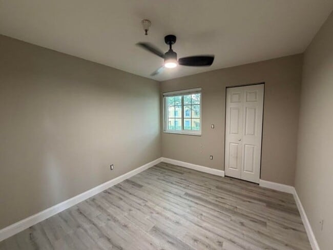 Building Photo - 117 Yacht Club Way