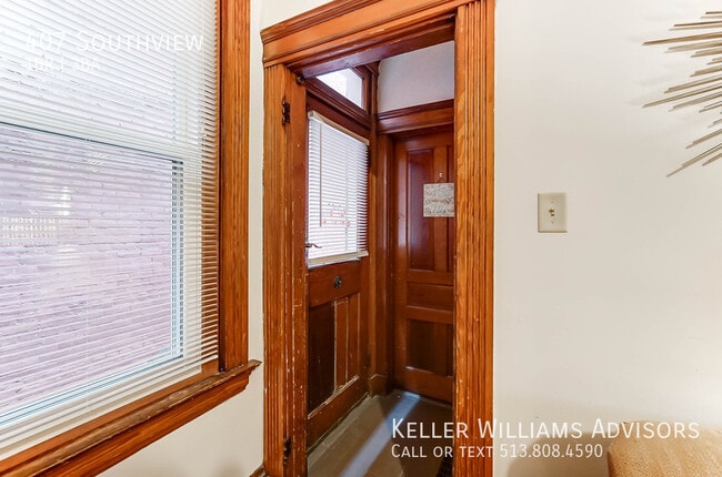 Building Photo - 407 Southview-