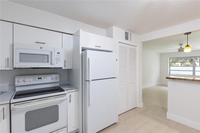 Building Photo - 129 SE 4th St