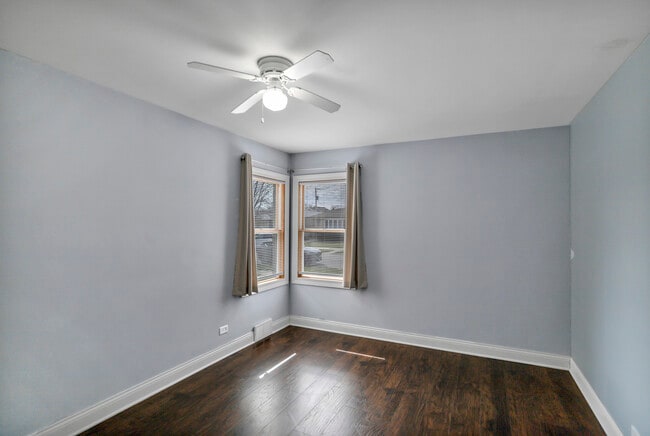 Building Photo - 7418 W Clarence Ave