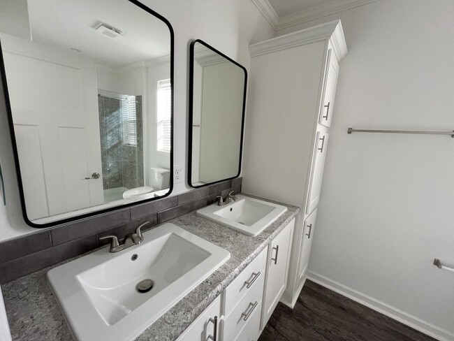 Building Photo - 1033 Vervain Dr