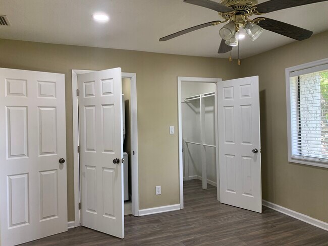 Building Photo - 129 Springwood Cir