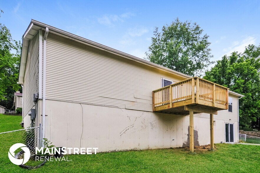 Building Photo - 738 Pine Haven Dr