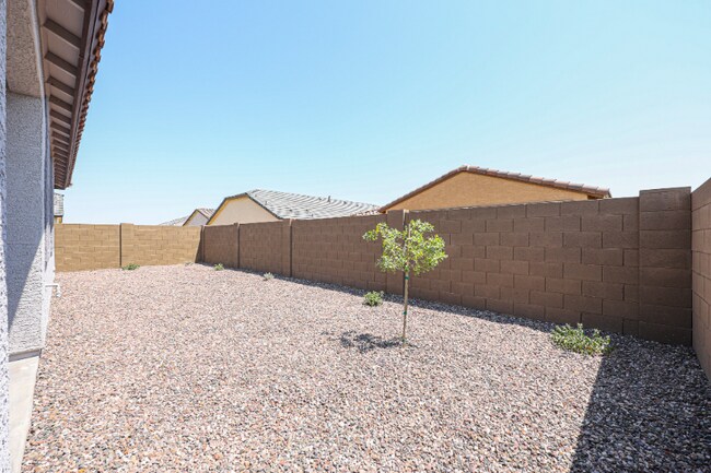 Building Photo - 15773 W Kendall St