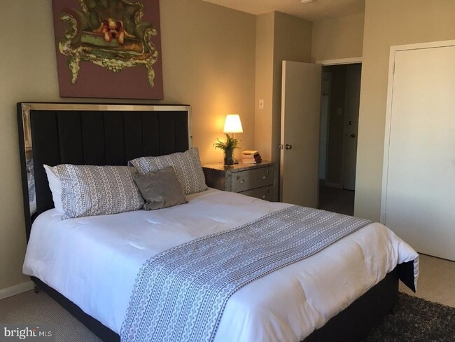 Building Photo - 135 S 19th St