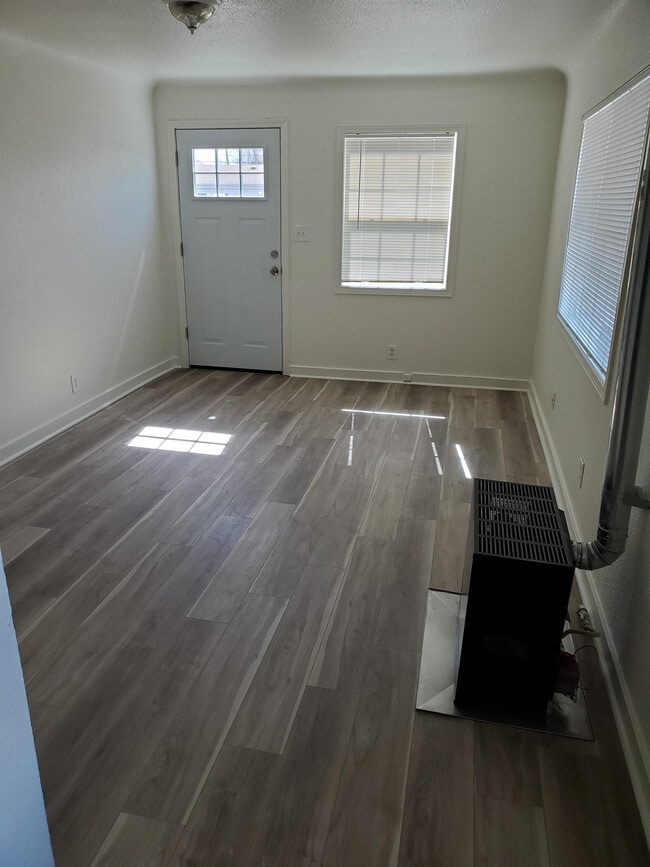 Building Photo - 2139 Orchard Ave