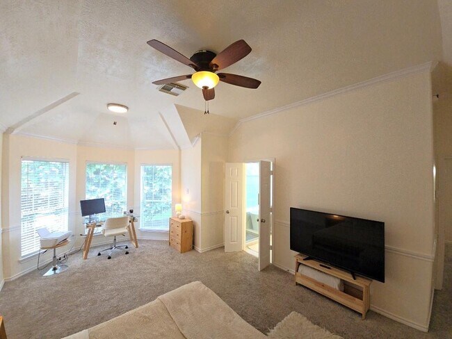 Building Photo - 16514 Bluff Springs Dr