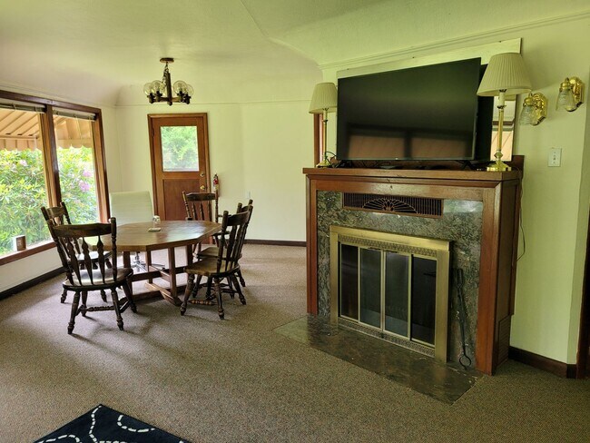 Building Photo - Lewis & Clark Graduate/Law Students ONLY