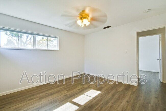 Building Photo - 1034 Tulane Dr