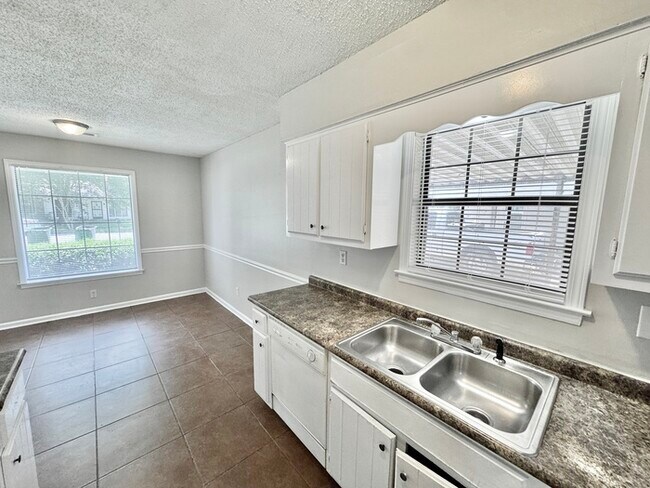 Building Photo - 7242 Rose Trail Dr