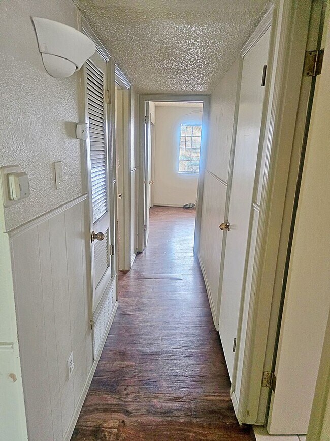 Building Photo - Great move in ready home close to Ft. Bliss