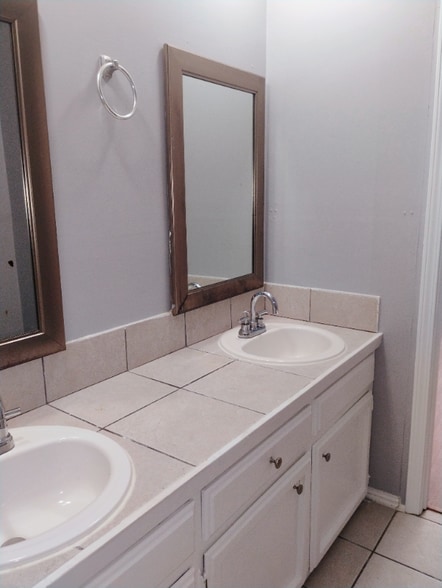 Building Photo - 12240 Jackson Rd