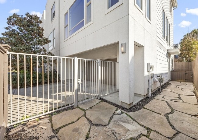 Building Photo - 5707 Schuler St