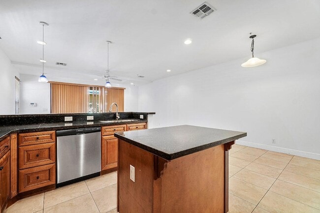 Building Photo - 811 S Federal Hwy