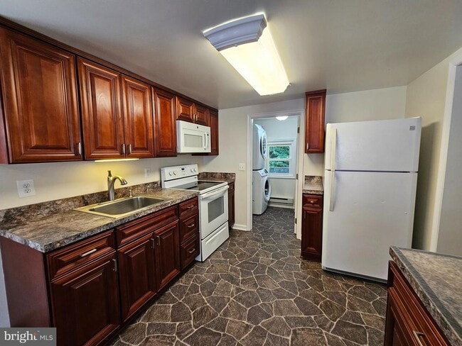 Building Photo - 178 Kingston Park Ln E