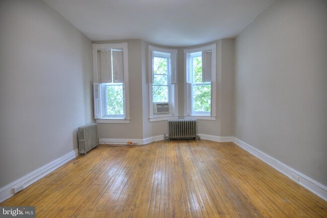 Building Photo - 3422 Chestnut Ave