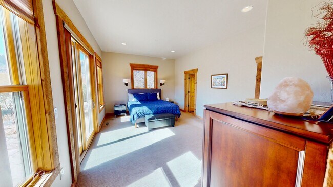 Building Photo - Luxurious and comfortable living experience