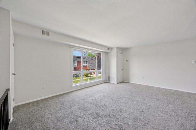 Building Photo - 1760 Tomlinson Rd