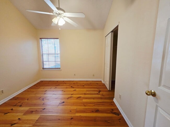 Building Photo - Charming 3 Bedroom, 2 bath Home in West El...
