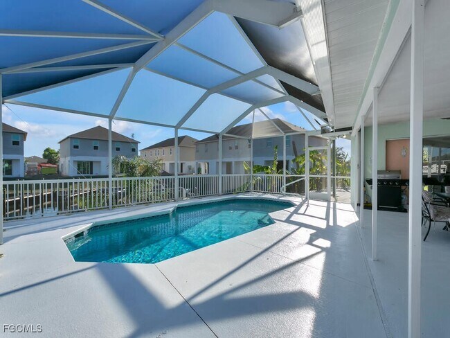 Building Photo - 908 SE 35th Terrace