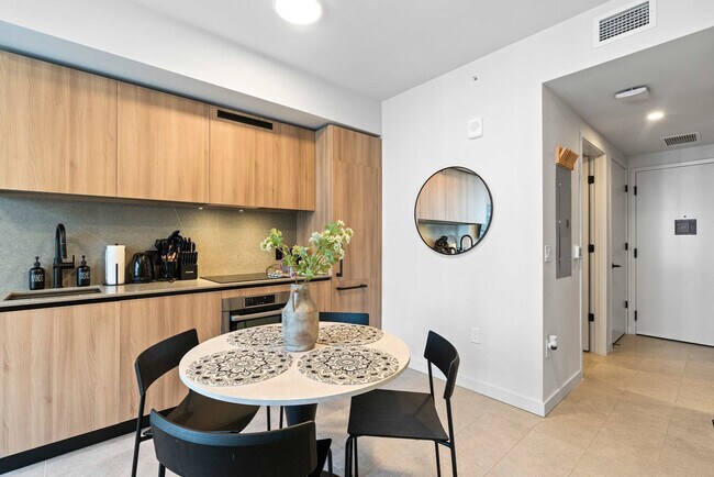 Building Photo - 121 NE 5th St