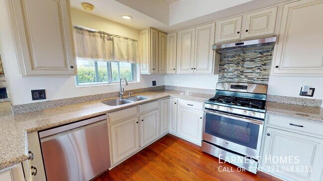 Building Photo - 4535 San Blas Ave