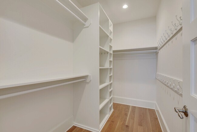 Building Photo - 5br Bethesda Home for Rent