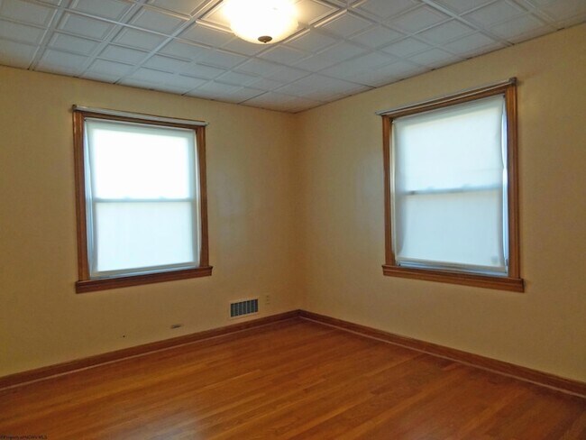 Building Photo - 836 Fairmont Rd