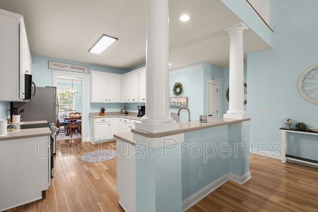 Building Photo - 127 Blackwater Dr