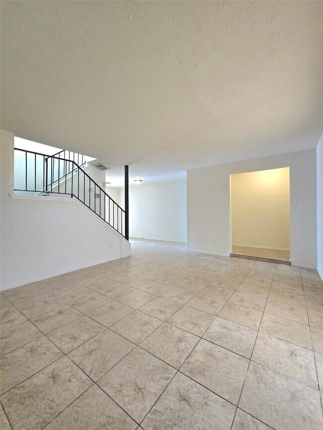 Building Photo - 7063 Chasewood Dr