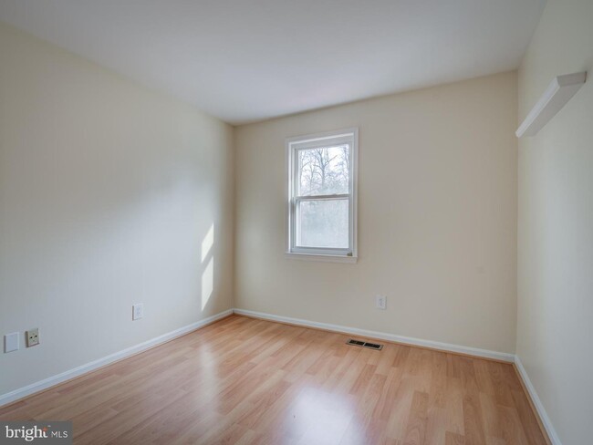 Building Photo - 8203 Stationhouse Ct