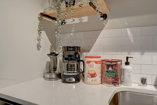 Building Photo - 1011 W Juneau Ave