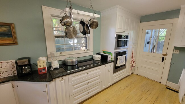 Building Photo - 2 Bed, 2 Bath Furnished Home in Greenville...