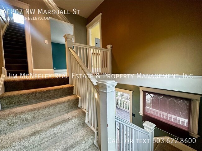 Building Photo - 3 Bed/ 1 Bath Duplex with Finished Attic -...