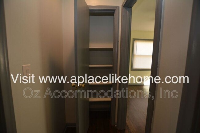 Building Photo - 4340 W 51st St