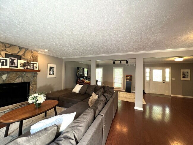 Building Photo - 3324 Devaughn Dr