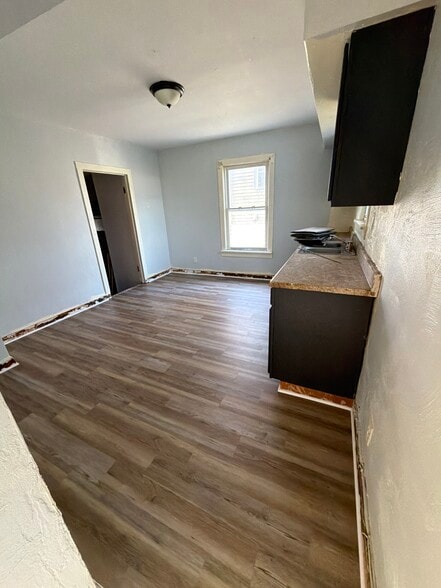 Building Photo - 730 N 74th St