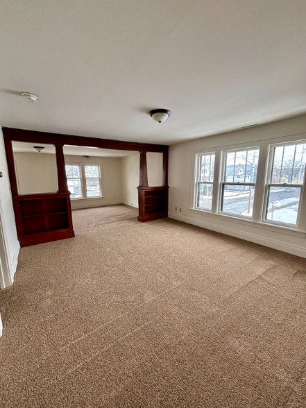 Building Photo - 91 Laverack Ave